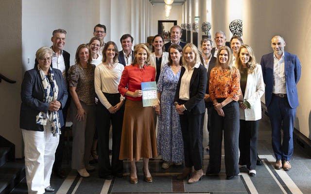 Taskforce Circulaire Elektronicaketen overhandigt actieagenda aan minister